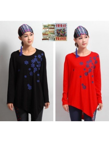 Pull léger jersey fluide asymétrique noir ou rouge fleurs brodées  Pull léger jersey fluide asymétrique noir ou rouge fleurs brodées