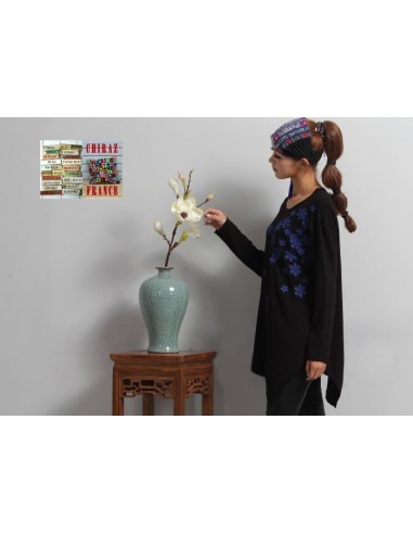 Pull léger jersey fluide asymétrique noir ou rouge fleurs brodées  Pull léger jersey fluide asymétrique noir ou rouge fleurs brodées