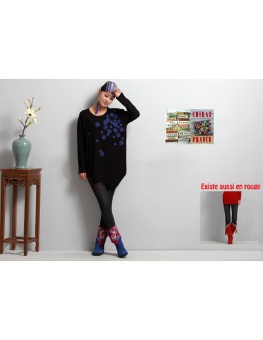 Pull léger jersey fluide asymétrique noir ou rouge fleurs brodées  Pull léger jersey fluide asymétrique noir ou rouge fleurs brodées