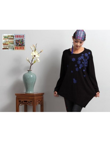 Pull léger jersey fluide asymétrique noir ou rouge fleurs brodées  Pull léger jersey fluide asymétrique noir ou rouge fleurs brodées
